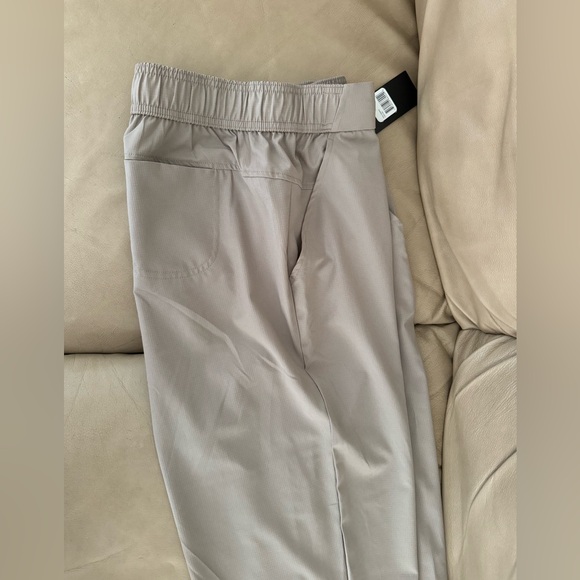 Eddie Bauer Women's Rapids Capri in CINDER. MSRP $64 - Picture 7 of 17